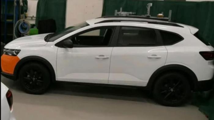 Dacia C-Neo: Διέρρευσε φωτογραφία του νέου οικογενειακού hatchback